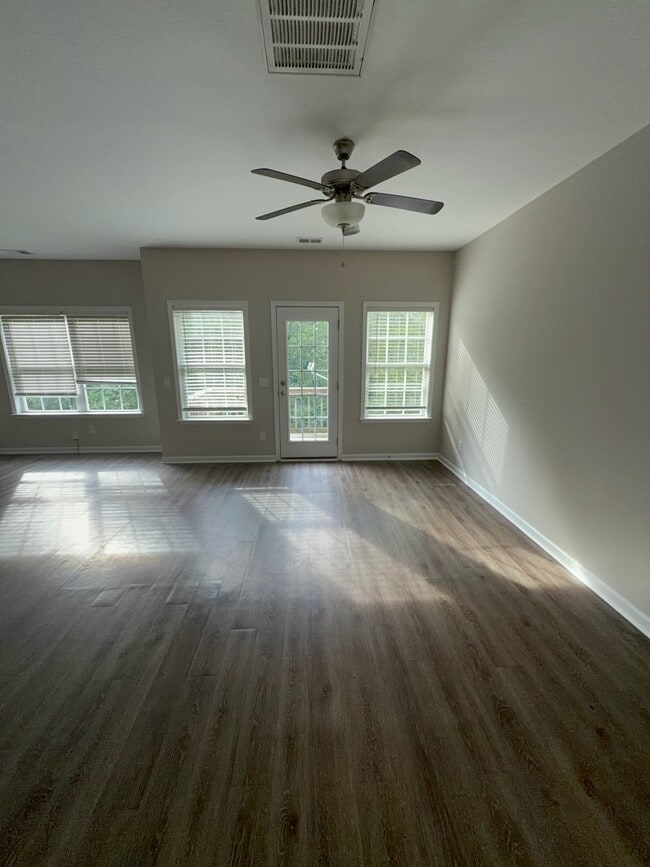 Building Photo - 650 Pippin Dr
