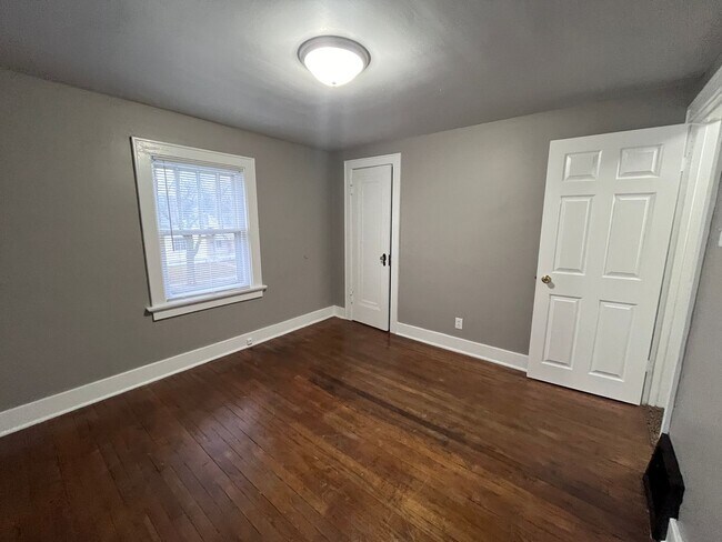 Foto del edificio - 3118 Central - Newly Updated Three Bedroom...