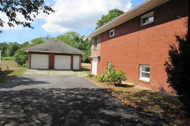 Building Photo - 1425 NY-82