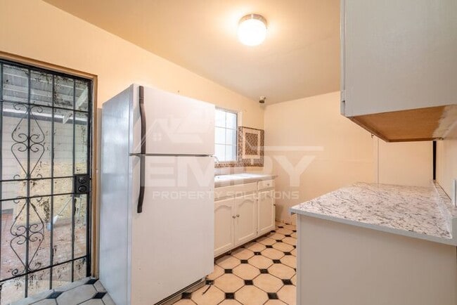 Foto del edificio - Beautiful 2 bed 1 bath home for rent Los Angeles CA 90023