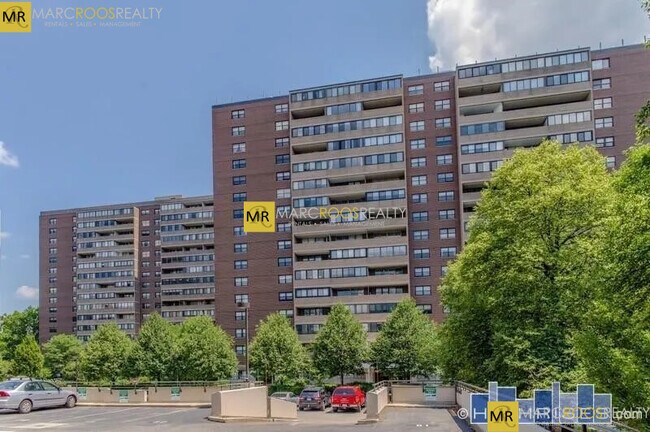 Foto del edificio - 2 Hawthorne Pl