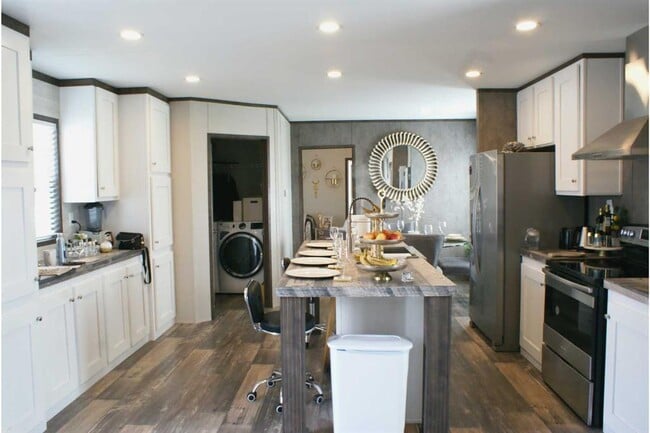 Building Photo - 501 Mesquite Rd