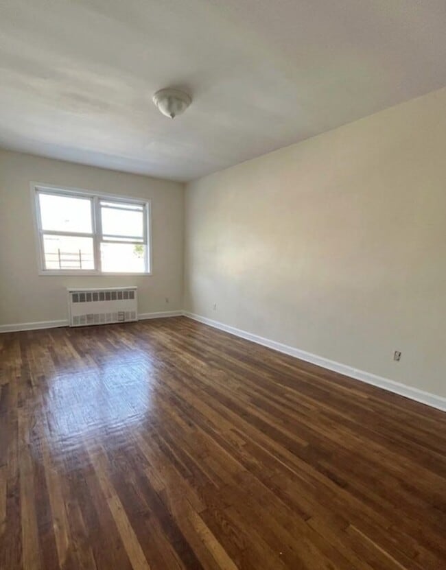 Foto del edificio - 964 East 100th Street