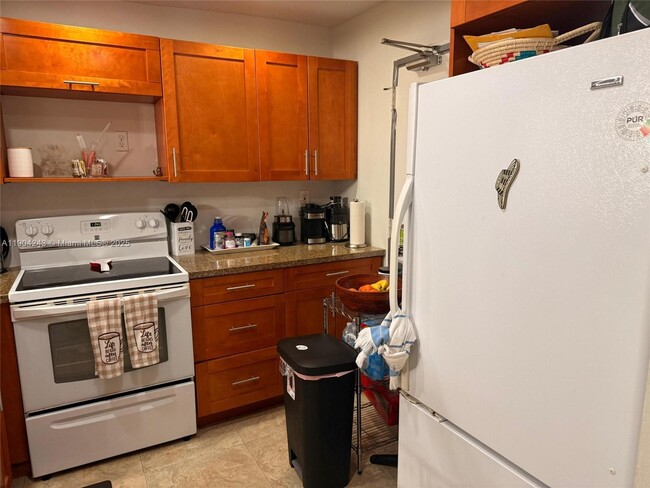 Building Photo - 12035 NE 2nd Ave