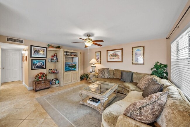 Building Photo - 677 Normandy Ln