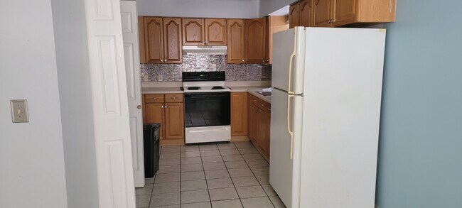 Building Photo - 621 SE 13th Pl