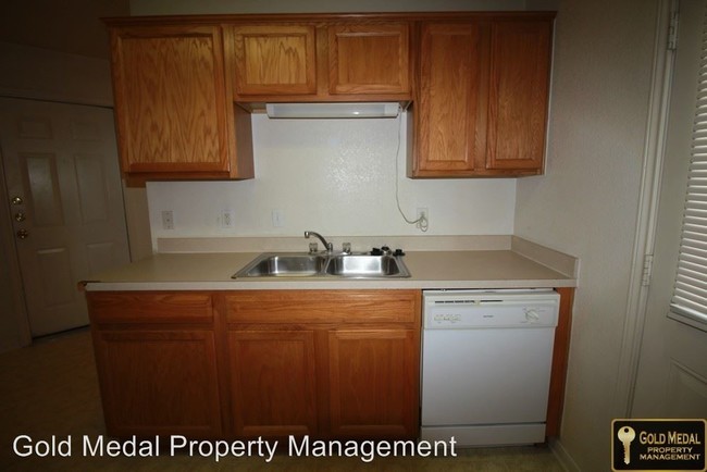 Building Photo - 318 Cedar Ridge Dr