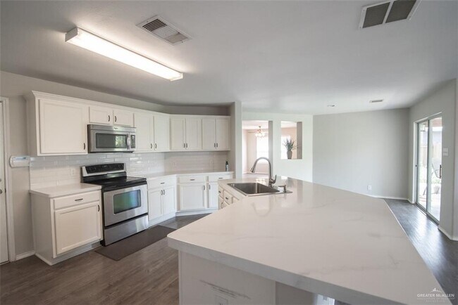 Building Photo - 4117 Orchid Ave