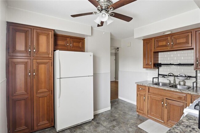 Cocina inferior - 4232 Lake Ave