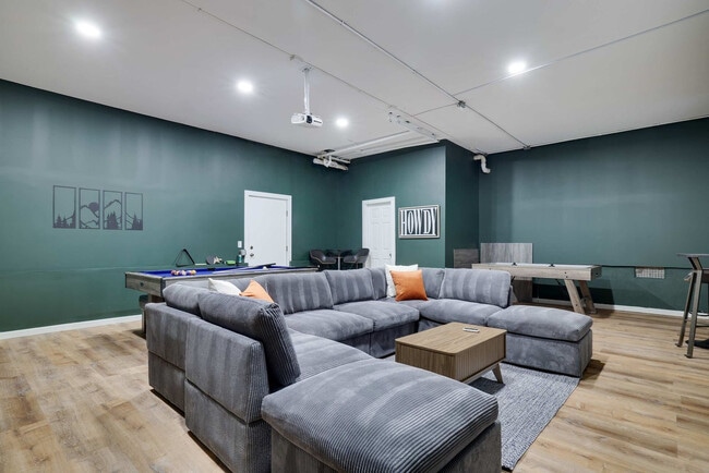 Foto del edificio - 320 Midland Ct