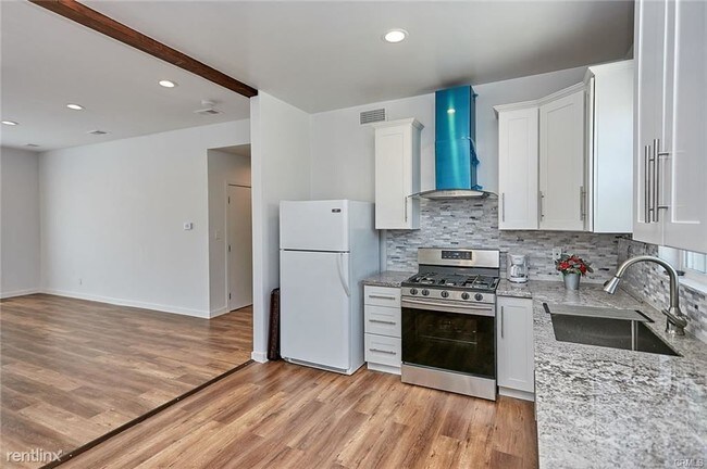 Building Photo - 3 br, 2.5 bath House - 20425 3/4 Raymond Ave