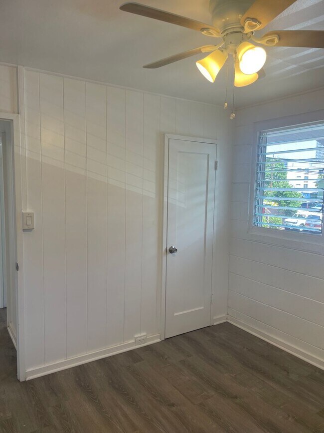 Foto del edificio - Moiliili/University - Hausten St - 2 Bdrm/1 Bath/No Prkg - $1600