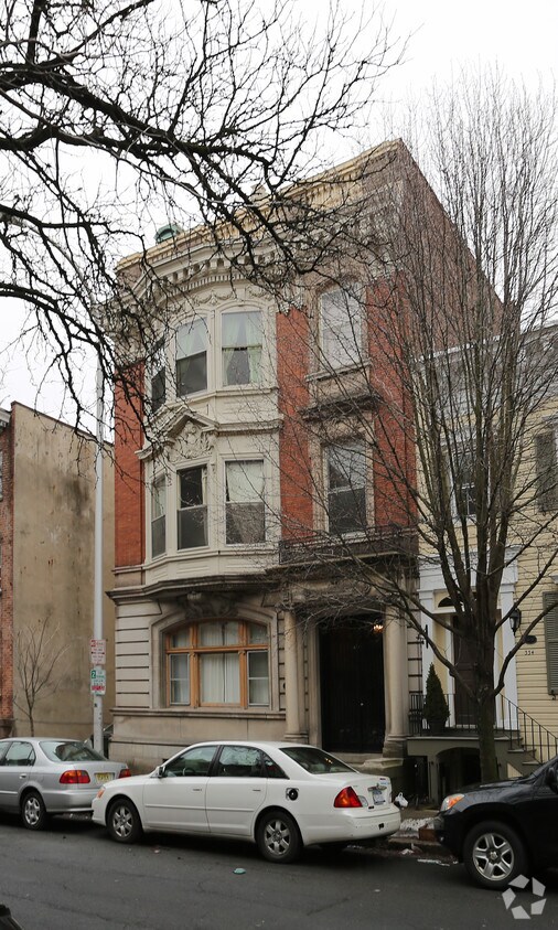 Building Photo - 330 State St