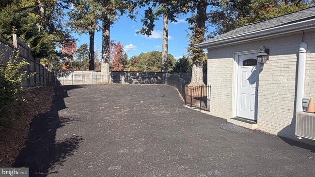 Foto del edificio - 7308 Old Keene Mill Rd