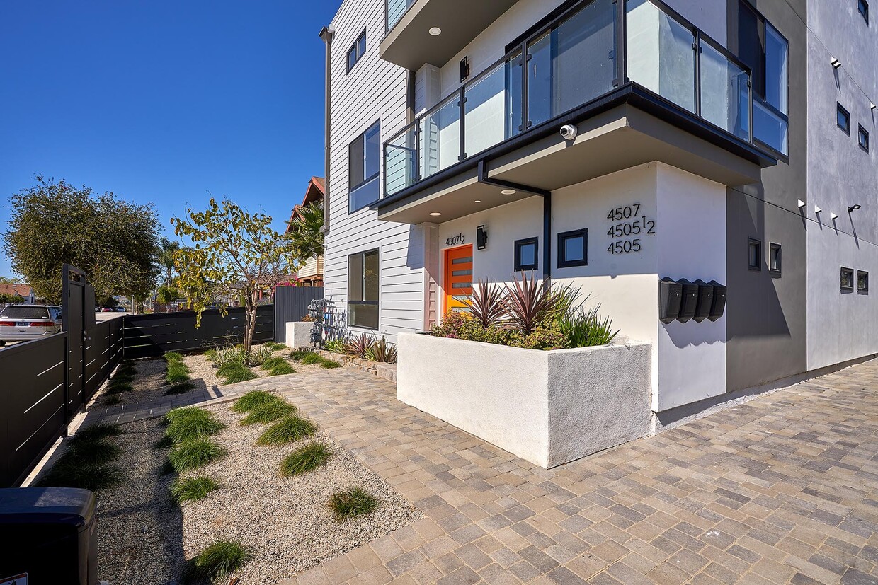 Primary Photo - 4507 Lomita St