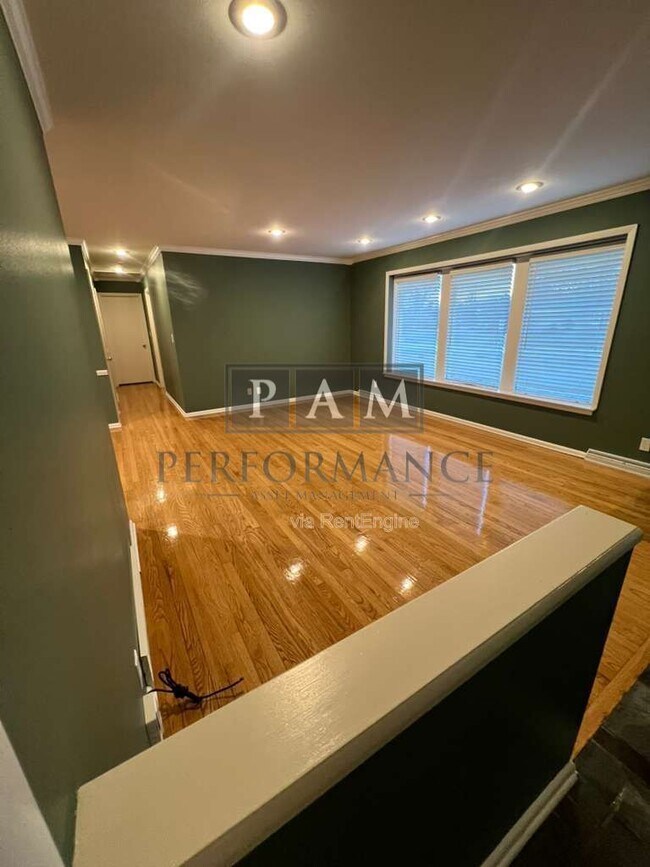 Foto del edificio - 8862 N Malibu Dr