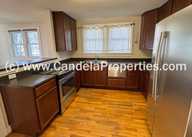 Photo - 325 S Cedar St House