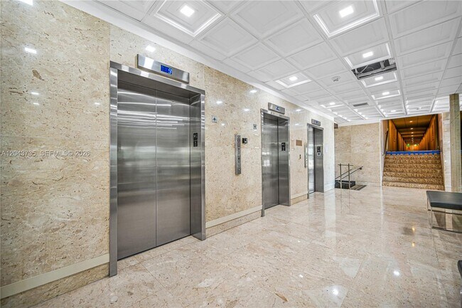 Foto del edificio - 300 Bayview Dr