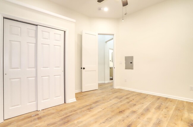Building Photo - 206 48th St