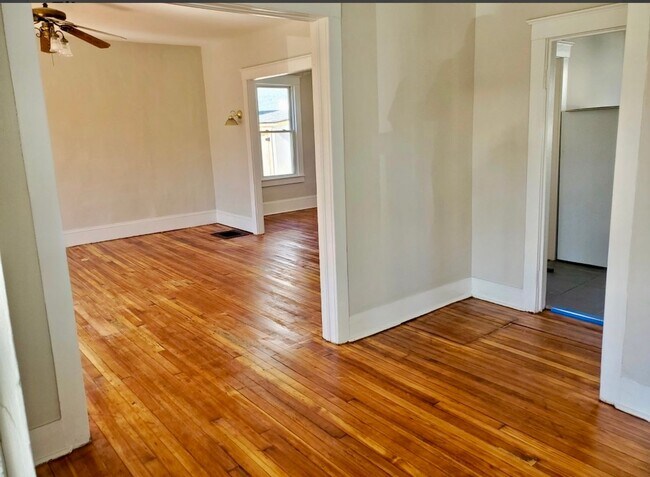Foto del edificio - Newly Remodeled City 3-Bedroom Single Family Home