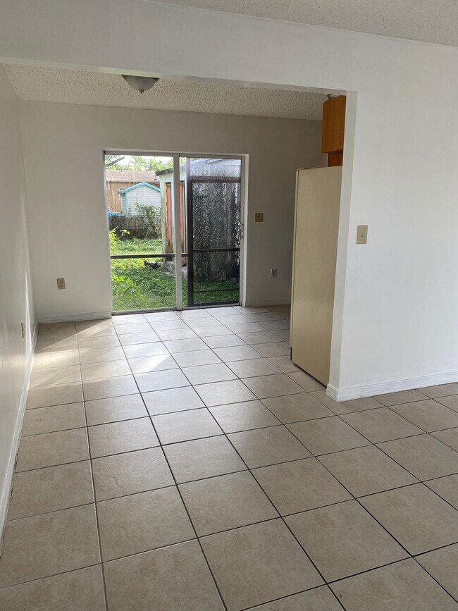 Foto del edificio - 362 NE 166th St