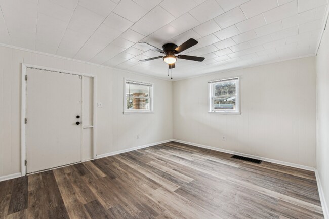 Building Photo - 761 W Otterman St