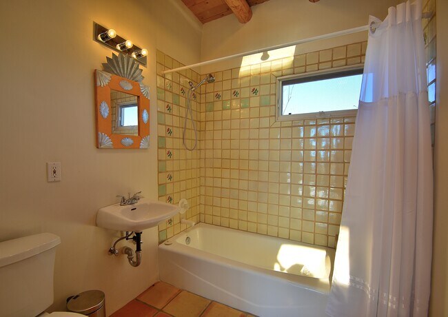 Building Photo - 725 Camino Los Abuelos