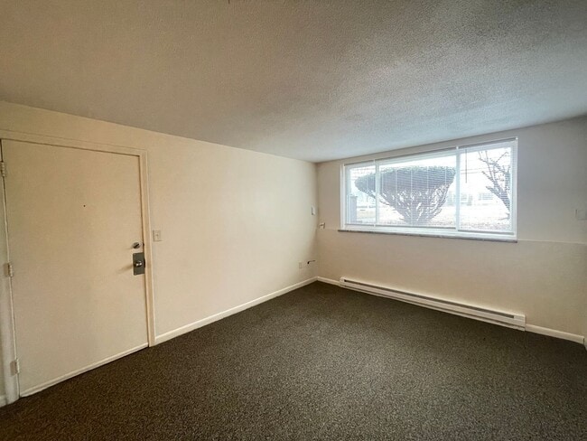 Building Photo - 181 Loudon Rd