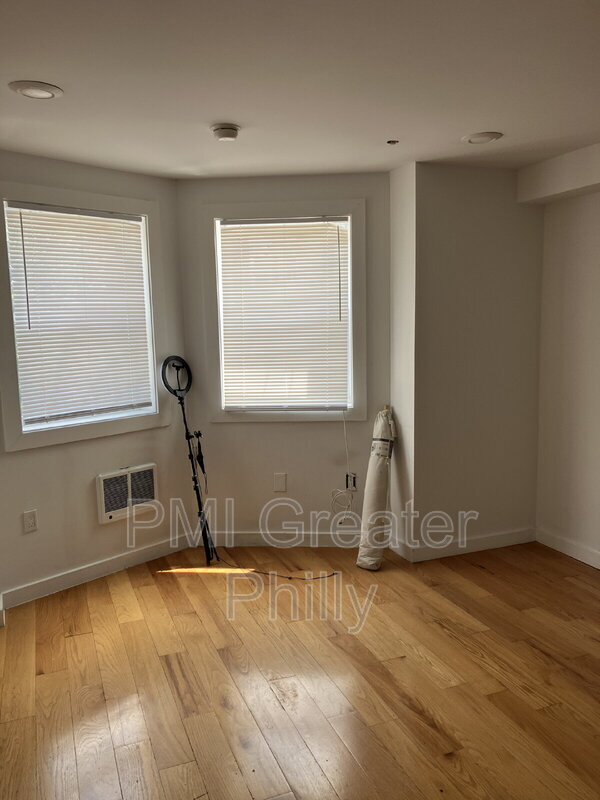 Foto del edificio - 332 N 62nd St