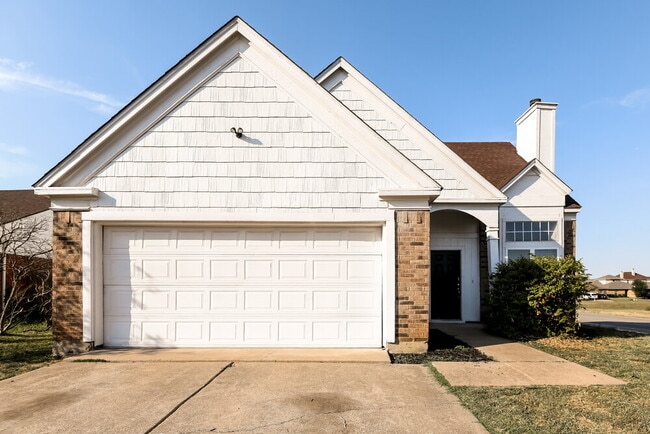 Building Photo - 2500 Creekwood Ln