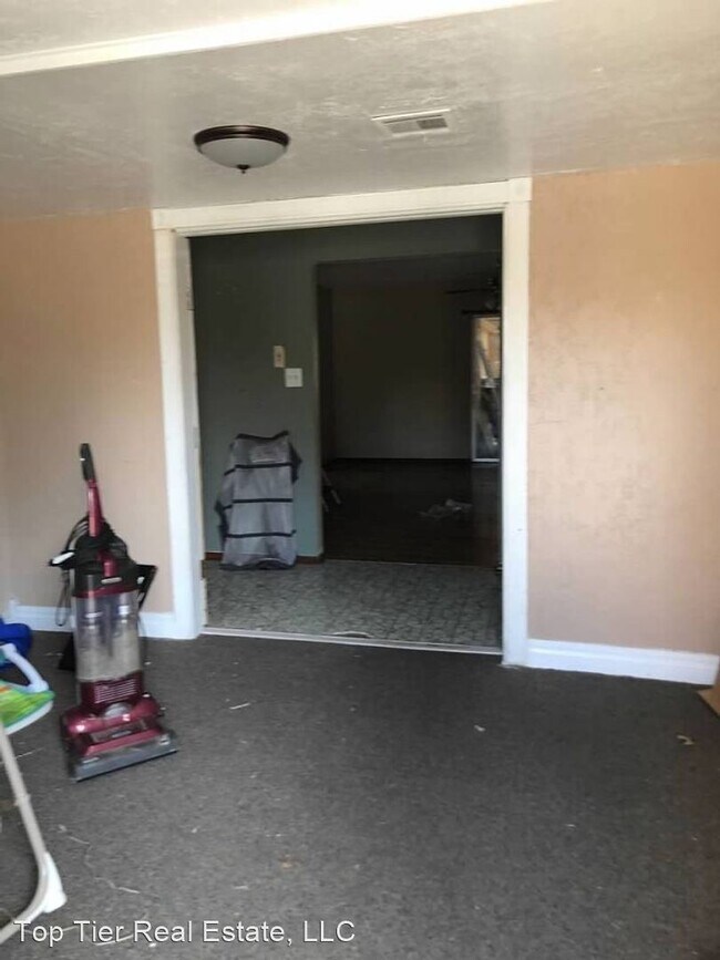 Foto del edificio - 3 br, 2 bath House - 1305 NE Briarcliff Cir