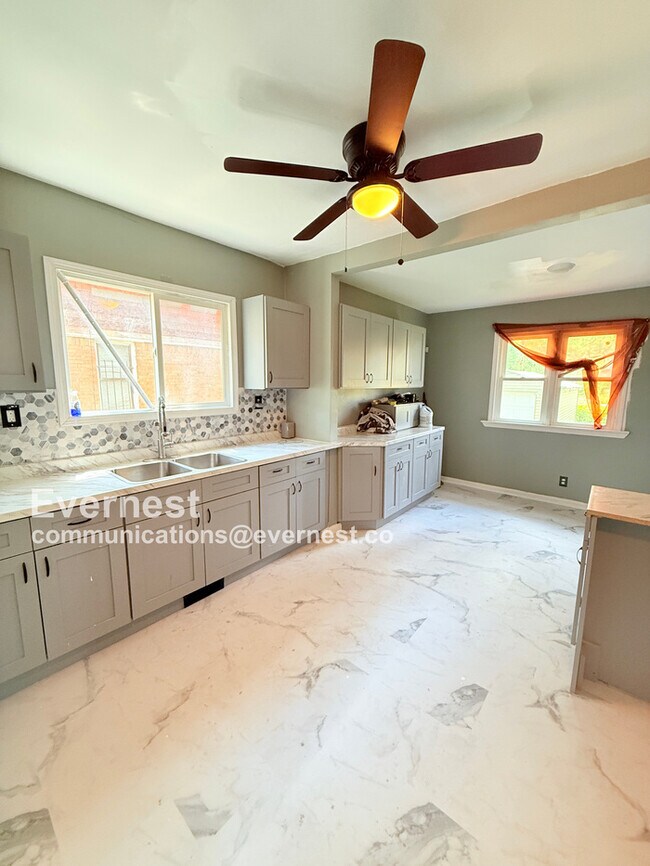 Foto del edificio - 12653 Waltham St