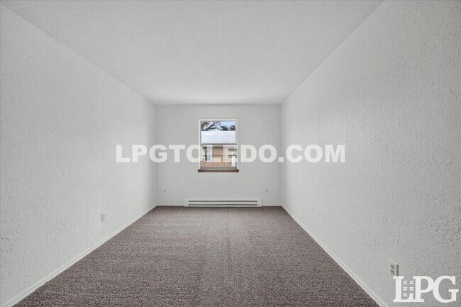 Building Photo - 1230 Bedford Woods Dr