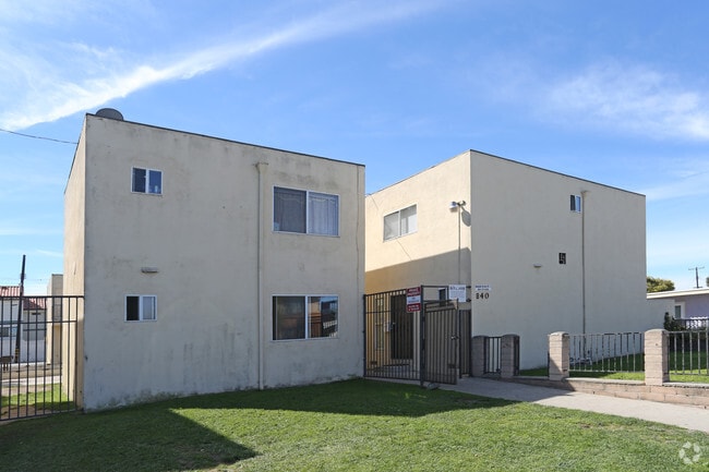 Building Photo - 840-860 Jane Dr