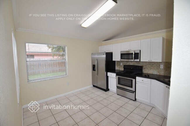 Foto del edificio - 20030 NW 58th Ave