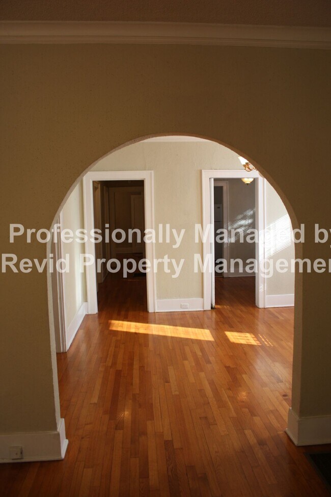 Foto del edificio - 1816 Forest Ave