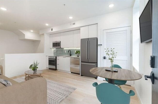 Photo - 2722 Hope St Apartment