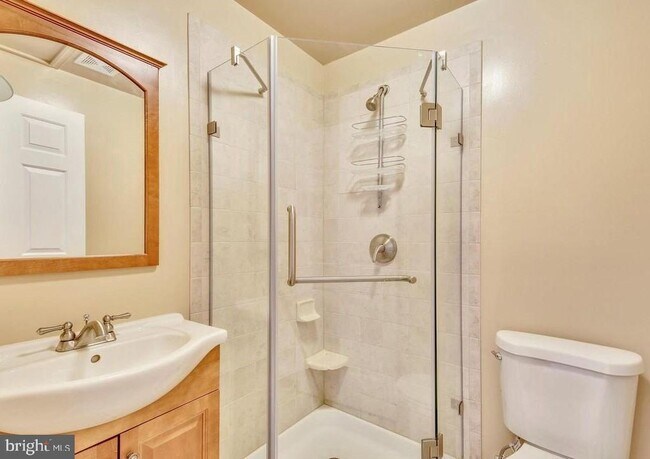 Foto del edificio - 64 Waddington Ln