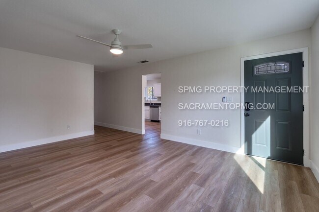 Foto del edificio - 8225 Zenith Dr