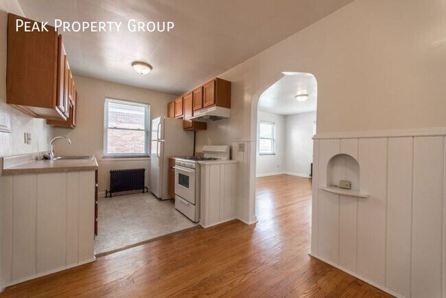Building Photo - 2361 Ravine St