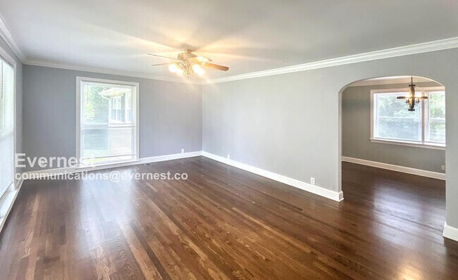 Building Photo - Spacious 3-Bedroom, 2-Bathroom Home with M...