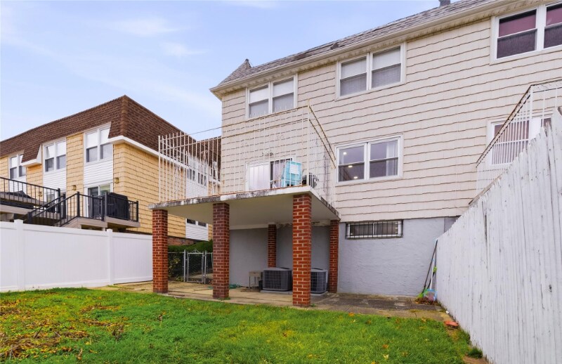 Foto del edificio - 15-69-1215 215th St