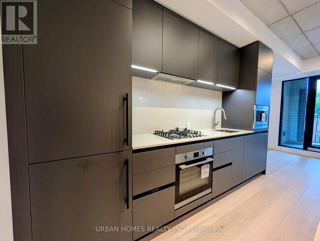 Photo du bâtiment - 1720 Bayview Ave