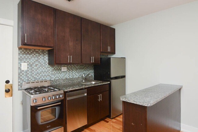 Foto del edificio - 820 W Cornelia Ave