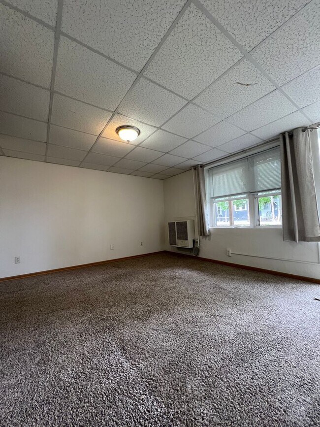 Foto del edificio - One Bedroom Apartment Near Campus