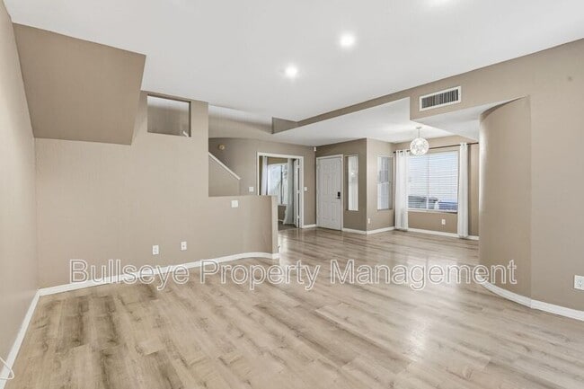 Building Photo - 2333 E Gelding Dr