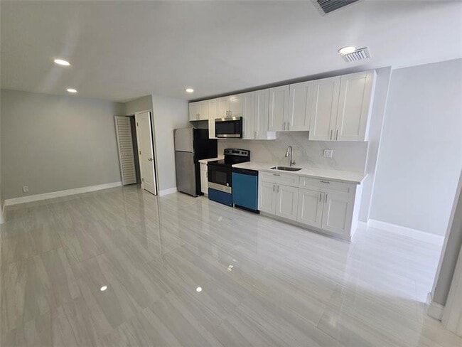 Building Photo - 4072 SW 51st St