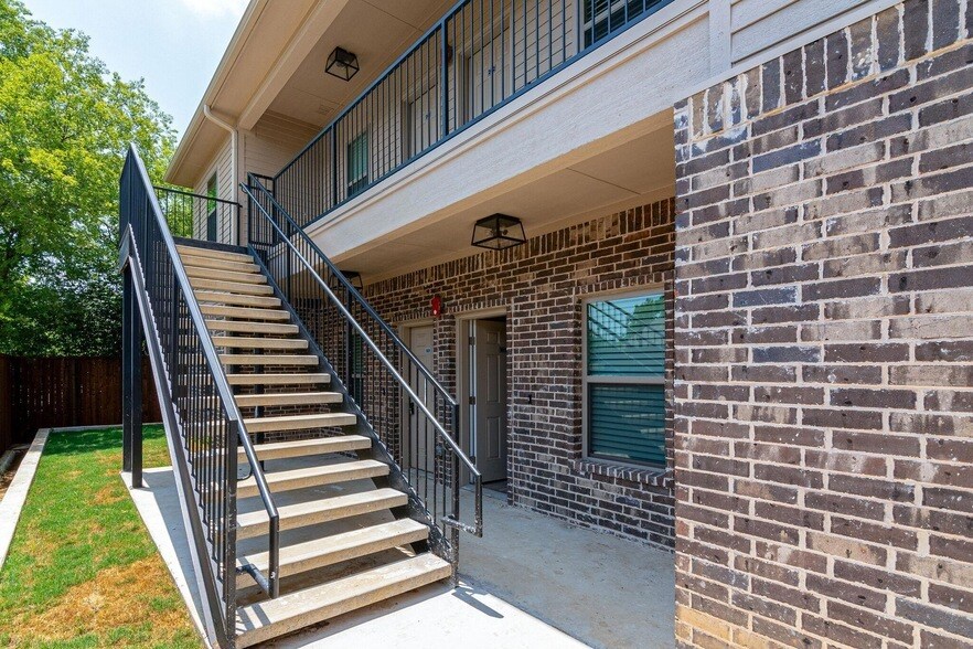 115 W Jones Street Unit 102 Condo for Rent in Krum, TX
