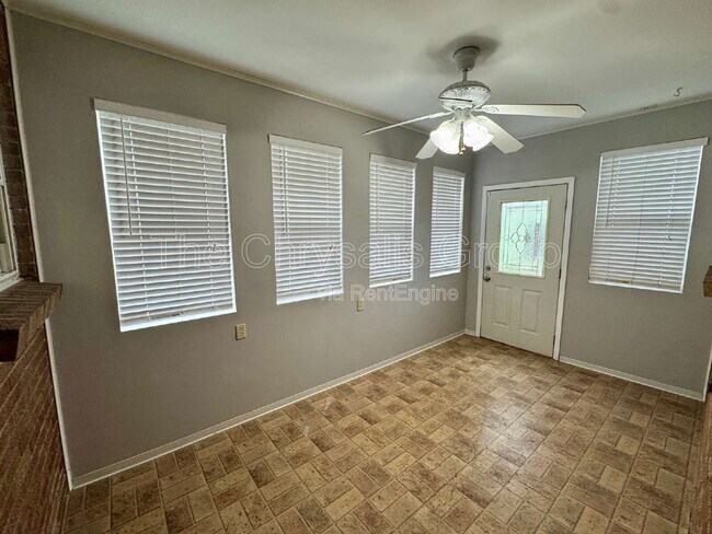 Building Photo - 141 E Walnut St