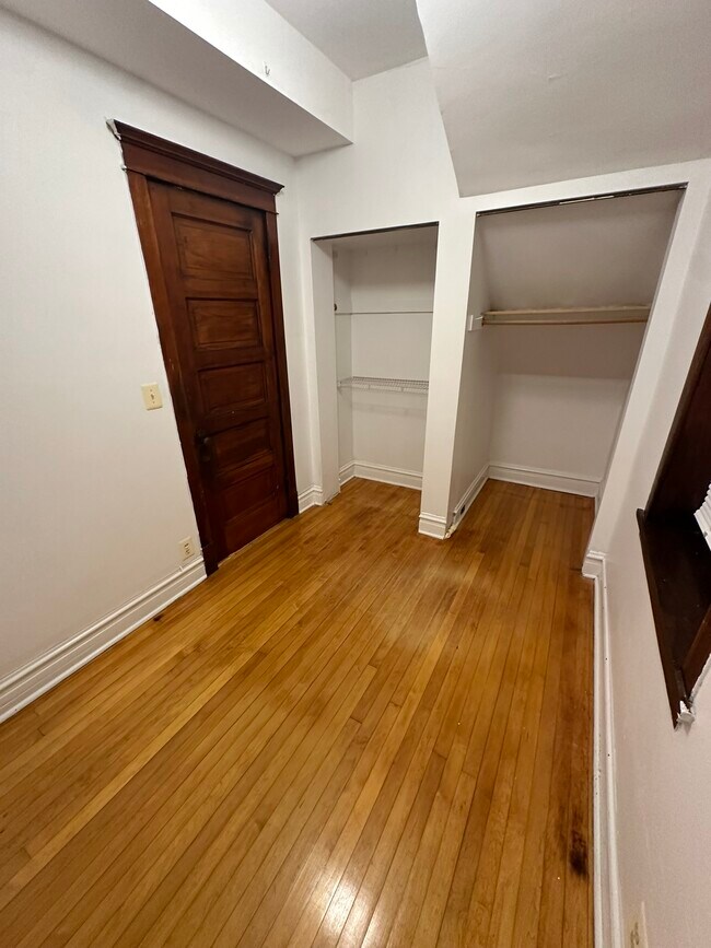 Foto del edificio - 3329 N Kenmore Ave